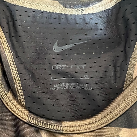Nike Camo leggings and bra top - Picture 4 of 6
